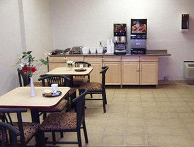 Howard Johnson By Wyndham Pikesville Exterior photo